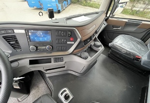 DONGFENG GX DFH4180 (МРМ 18т) ТЯГАЧ 4×2